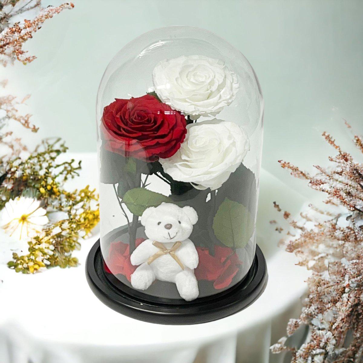 Aranjament Cu 3 Trandafiri Criogenati 2 Albi Si 1 Rosu In Cupola Sticla Ursulet - Trandafir - Criogenat.ro