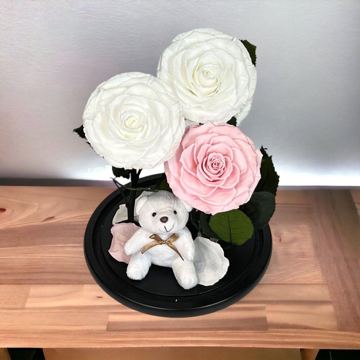 Aranjament Cu 3 Trandafiri Criogenati In Cupola De Sticla Cu Ursulet De Plus - Trandafir - Criogenat.ro