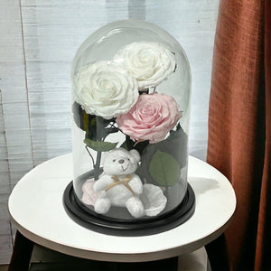 Aranjament Cu 3 Trandafiri Criogenati In Cupola De Sticla Cu Ursulet De Plus - Trandafir - Criogenat.ro