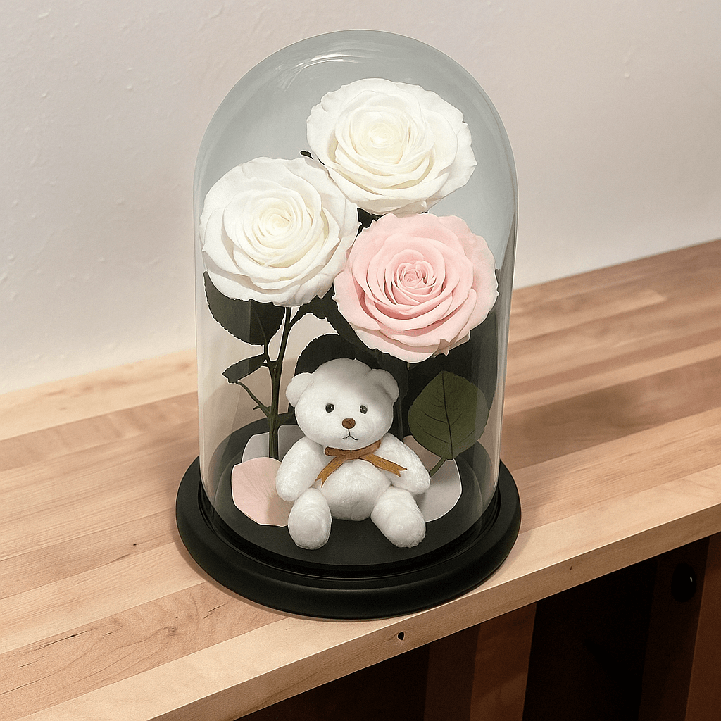 Aranjament Cu 3 Trandafiri Criogenati În Cupola De Sticla Cu Ursulet Plus - Trandafir - Criogenat.ro