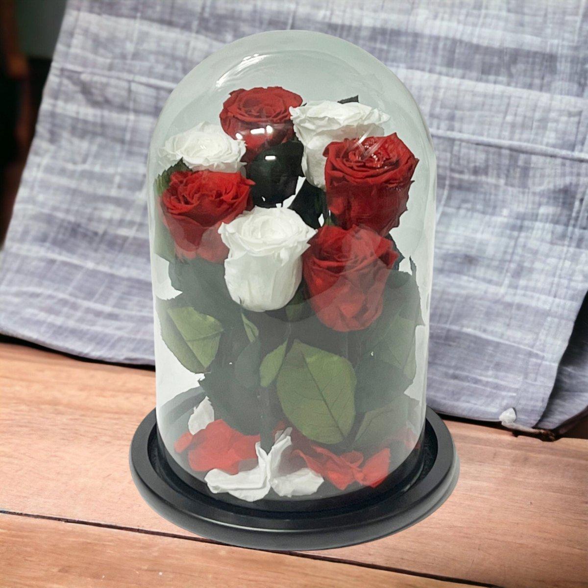 Aranjament Cu 7 Trandafiri Criogenati În Cupolă De Sticlă Cu Mesaj Personalizat - Trandafir - Criogenat.ro