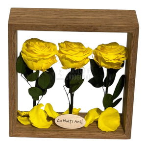 Aranjament De Masa Cu 3 Trandafiri Criogenați Galbeni Premium Pentru Decor Elegant În Casă Sau Birou Până La 25 De Ani - Trandafir - Criogenat.ro
