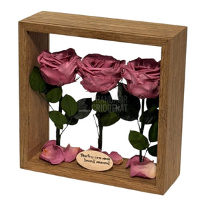 Aranjament De Masă Cu 3 Trandafiri Criogenați Mov Pudrat Și Mesaj Personalizat Eleganță Și Naturalețe - Trandafir - Criogenat.ro