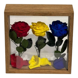 Aranjament De Masă Cu Trandafiri Criogenați În Culorile României Pentru Patriotism Și Eleganță - Trandafir - Criogenat.ro