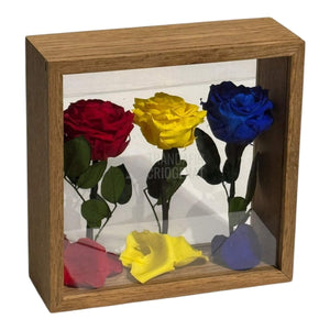 Aranjament De Masă Cu Trandafiri Criogenați În Culorile României Pentru Patriotism Și Eleganță - Trandafir - Criogenat.ro