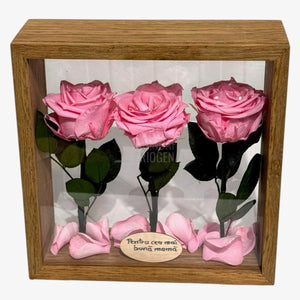 Aranjament de Masă cu Trandafiri Criogenați Roz Eleganță Naturală și Mesaj Personalizat - Trandafir - Criogenat.ro