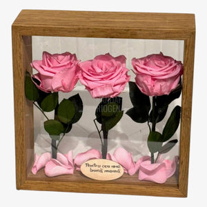 Aranjament de Masă cu Trandafiri Criogenați Roz Eleganță Naturală și Mesaj Personalizat - Trandafir - Criogenat.ro