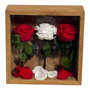 Tablou Cu 3 Trandafiri Criogenați Simbol Al Iubirii Și Purității Realizat Manual Cu Petale Naturale Dimensiune 27x27 cm - Trandafir - Criogenat.ro