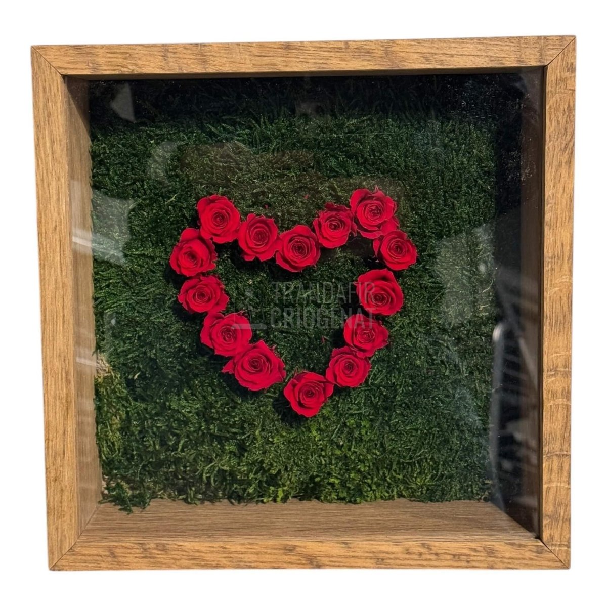 Tablou Inimă Cu Trandafiri Criogenați Și Mușchi Stabilizat Simbol Al Iubirii Nemuritoare 27x27cm - Trandafir - Criogenat.ro