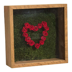 Tablou Inimă Cu Trandafiri Criogenați Și Mușchi Stabilizat Simbol Al Iubirii Nemuritoare 27x27cm - Trandafir - Criogenat.ro