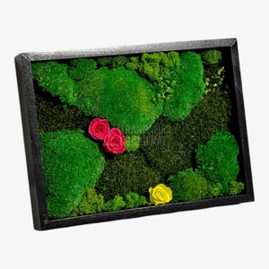 Tablou Natural 30x40 Cm Cu Mușchi Stabilizat Licheni Decorativi Și Trandafiri Criogenați În Rama Neagră - Trandafir - Criogenat.ro