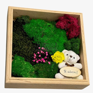 Tablou Natural cu Mușchi Licheni Trandafir Criogenat și Ursuleț o Declarație de Dragoste Unică - Trandafir - Criogenat.ro