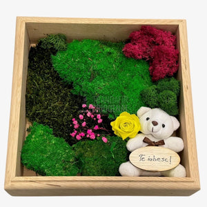 Tablou Natural cu Mușchi Licheni Trandafir Criogenat și Ursuleț o Declarație de Dragoste Unică - Trandafir - Criogenat.ro