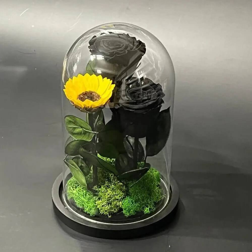 Trandafiri Criogenati Negri cu Floarea Soarelui Galbena in Cupola de Sticla - Trandafir - Criogenat.ro