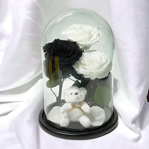 3 Trandafiri Criogenati mari, 2 albi, 1 negru, cupola cu ursulet - Trandafir-Criogenat.ro