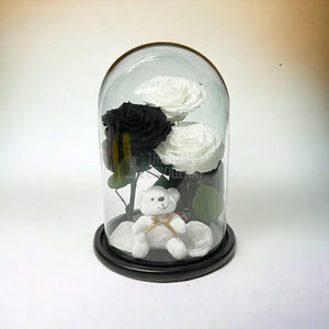 3 Trandafiri Criogenati mari, 2 albi, 1 negru, cupola cu ursulet - Trandafir-Criogenat.ro