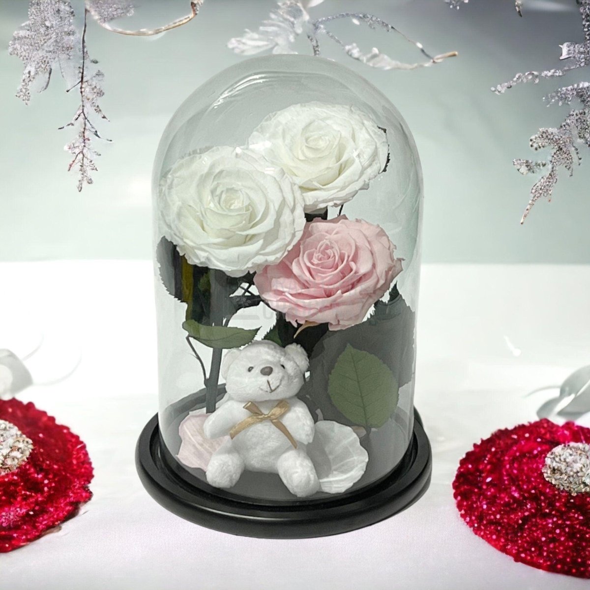 3 Trandafiri Criogenati mari, 2 albi, 1 roz, cupola cu ursulet - Trandafir-Criogenat.ro