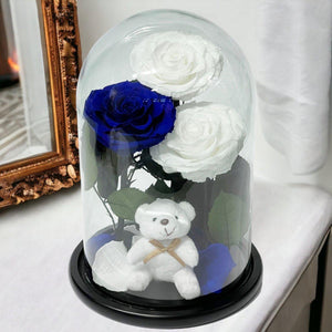 3 Trandafiri Criogenati 2 Albi 1 Albastru În Cupolă De Sticlă Cu Ursuleț Pluș - Trandafir - Criogenat.ro