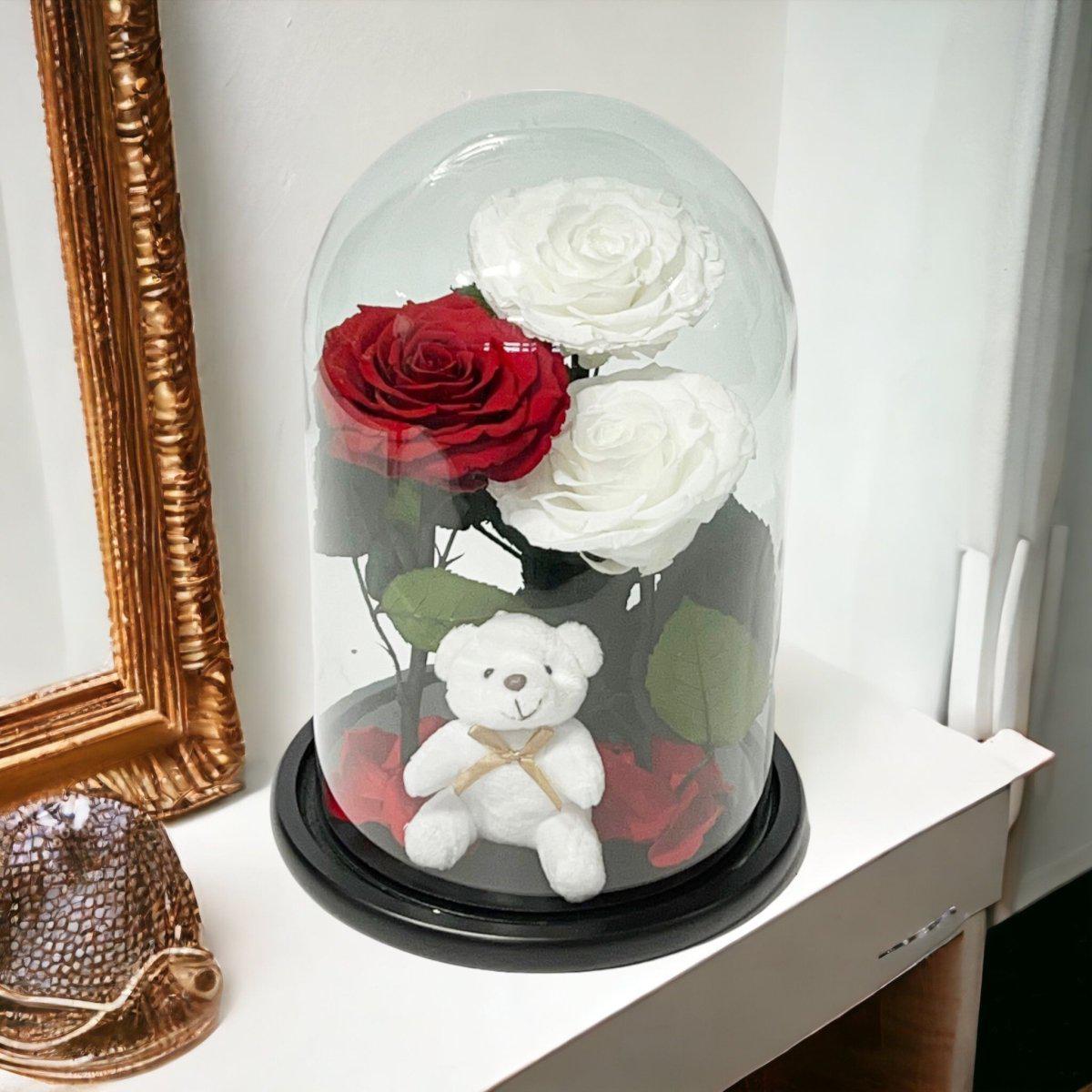 Aranjament Cu 3 Trandafiri Criogenati 2 Albi Si 1 Rosu In Cupola Sticla Ursulet - Trandafir - Criogenat.ro