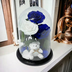 Aranjament Cu 3 Trandafiri Criogenati Albastri Alb Cupola Sticla Ursulet Plush - Trandafir - Criogenat.ro