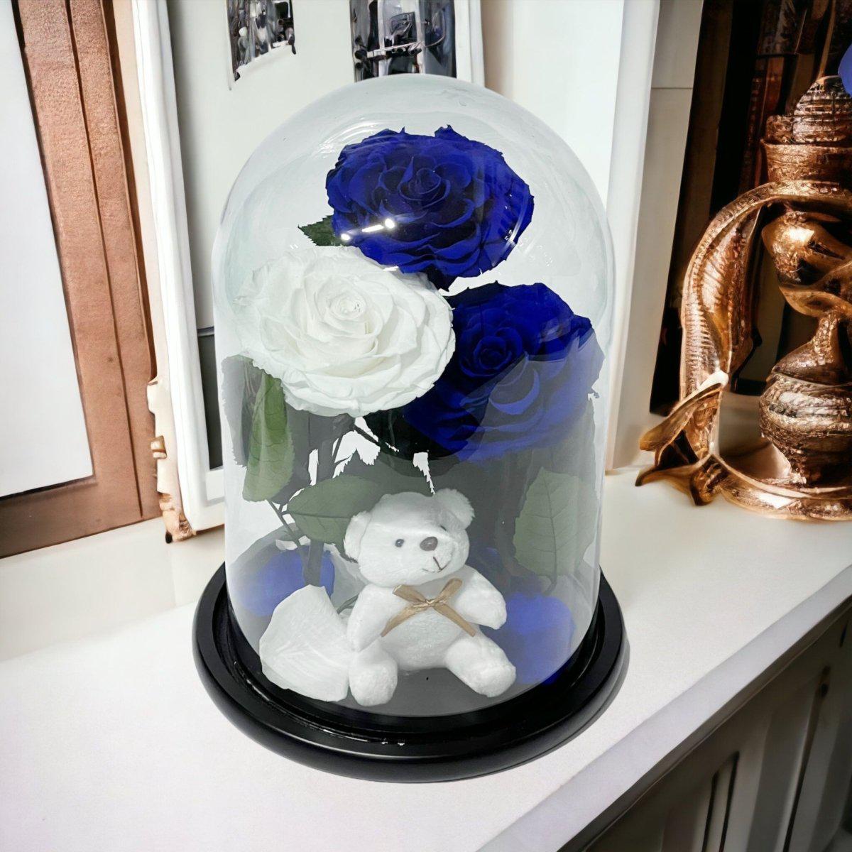 Aranjament Cu 3 Trandafiri Criogenati Albastri Alb Cupola Sticla Ursulet Plush - Trandafir - Criogenat.ro