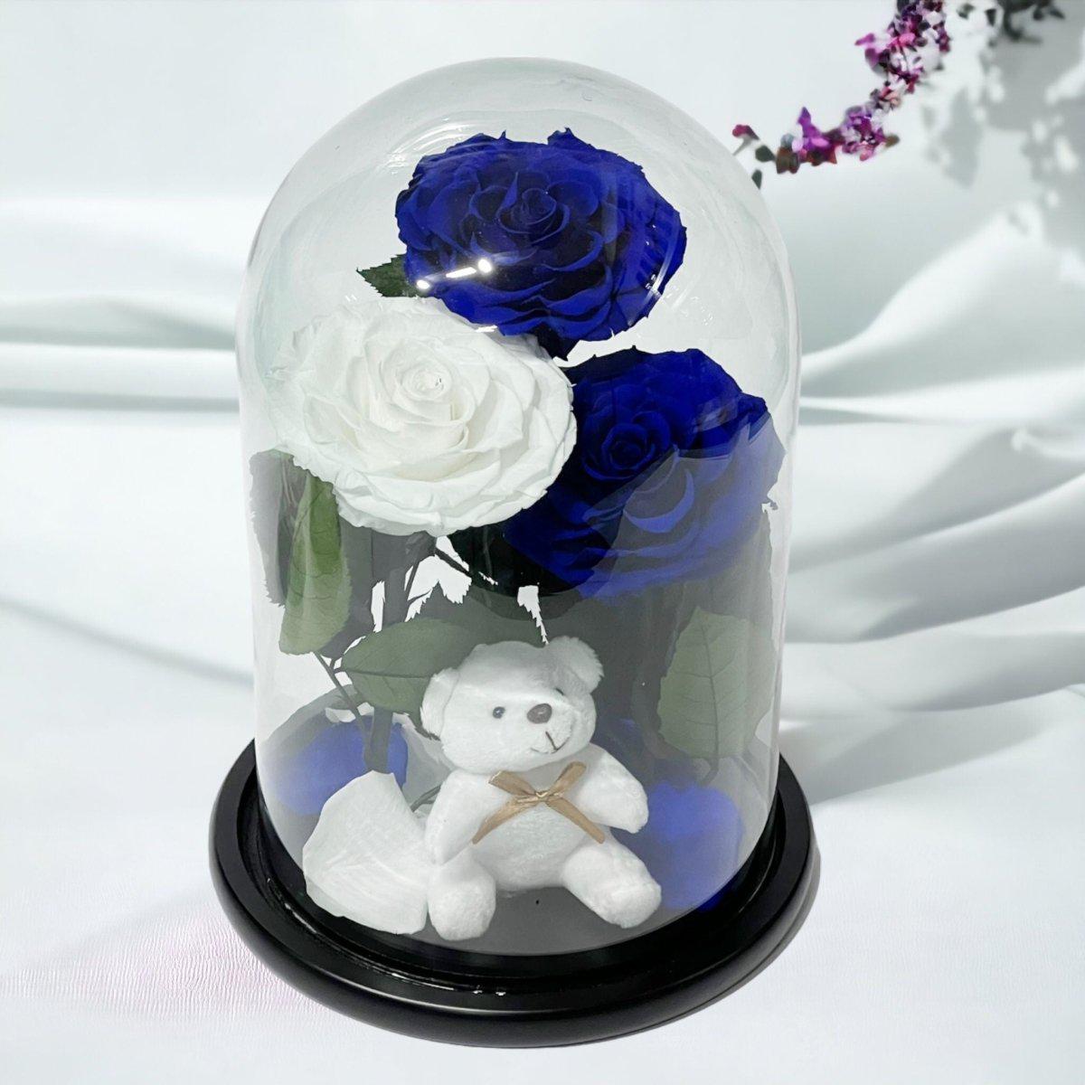 Aranjament Cu 3 Trandafiri Criogenati Albastri Alb Cupola Sticla Ursulet Plush - Trandafir - Criogenat.ro