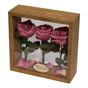 Aranjament De Masă Cu 3 Trandafiri Criogenați Mov Pudrat Și Mesaj Personalizat Eleganță Și Naturalețe - Trandafir - Criogenat.ro