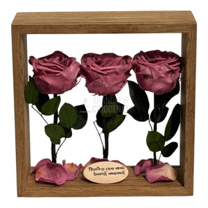 Aranjament De Masă Cu 3 Trandafiri Criogenați Mov Pudrat Și Mesaj Personalizat Eleganță Și Naturalețe - Trandafir - Criogenat.ro