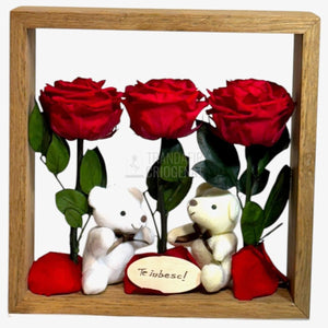 Aranjament De Masă Cu Trandafiri Criogenați Roșii Și Ursuleți De Plus O Declarație De Iubire Durabilă - Trandafir - Criogenat.ro