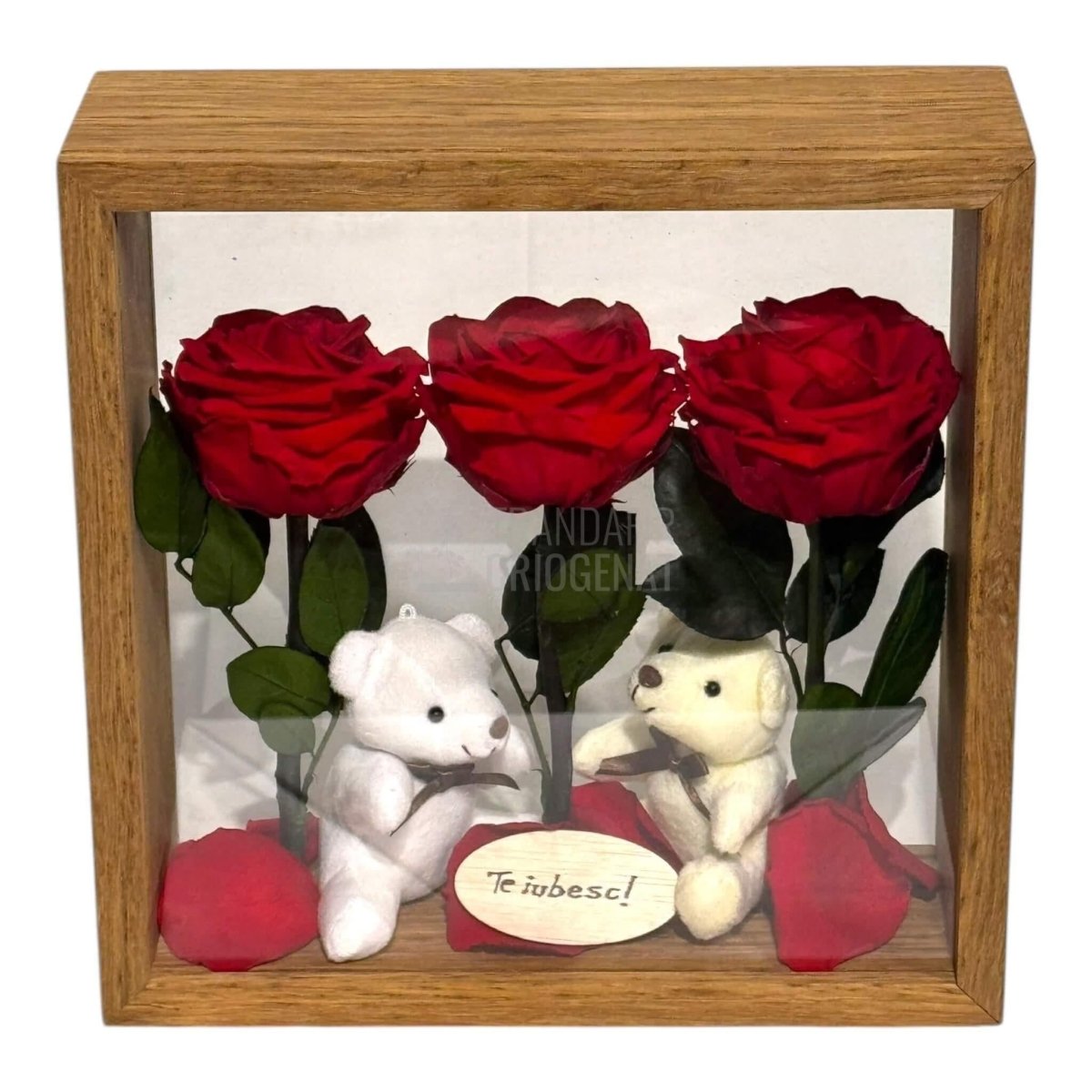 Aranjament De Masă Cu Trandafiri Criogenați Roșii Și Ursuleți De Plus O Declarație De Iubire Durabilă - Trandafir - Criogenat.ro