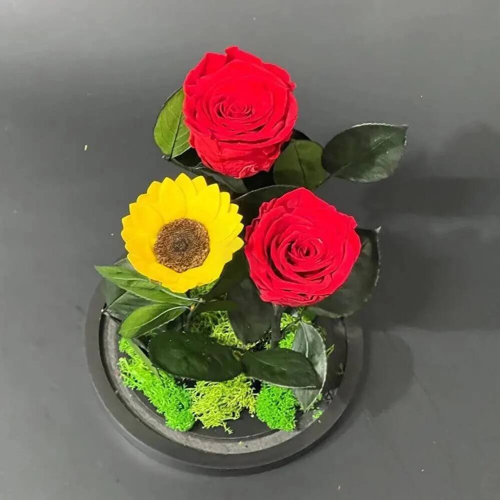 Aranjament Floral Criogenat Cu Trandafiri Roșii Și Floarea Soarelui Galbenă Cadou - Trandafir - Criogenat.ro