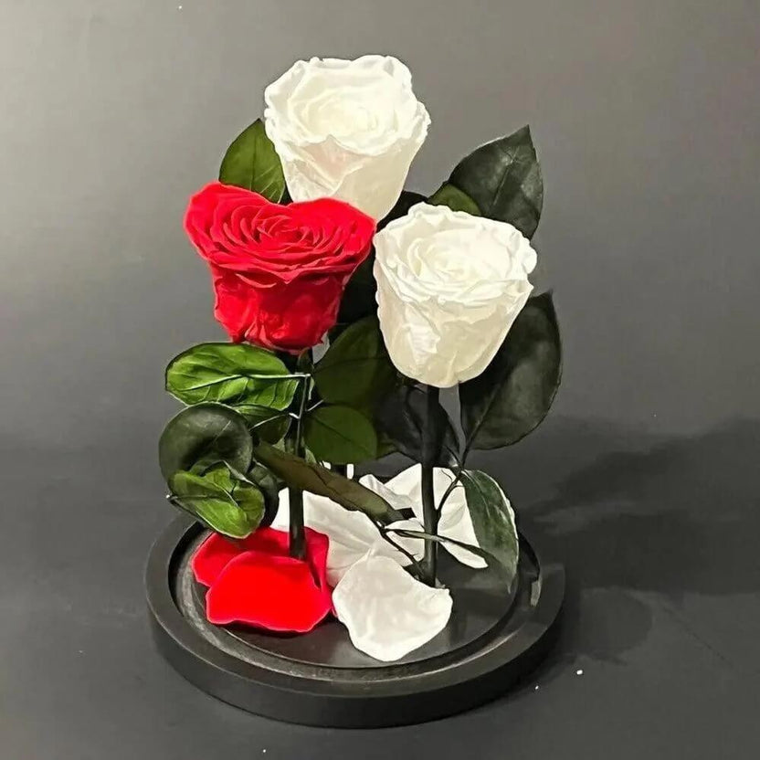 Aranjament Floral Cu Trandafiri Criogenati In Forma De Inima 2 Albi Si 1 Rosu - Trandafir - Criogenat.ro