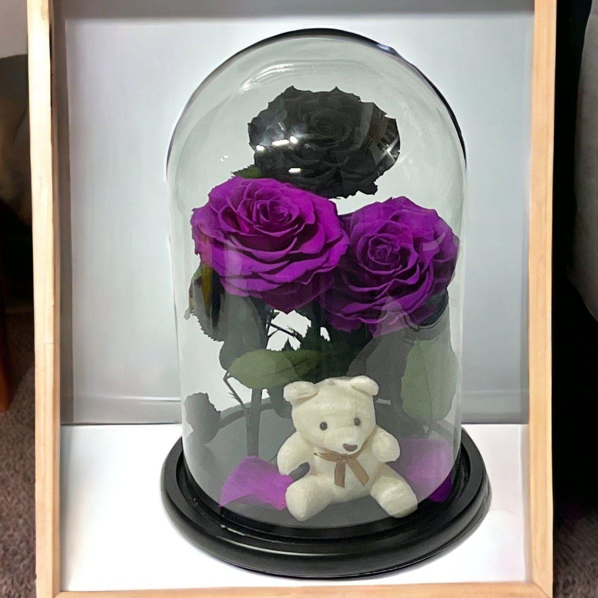 Set Elegant De 3 Trandafiri Criogenati În Cupolă De Sticlă Cu Blat Din Lemn Negru - Trandafir - Criogenat.ro