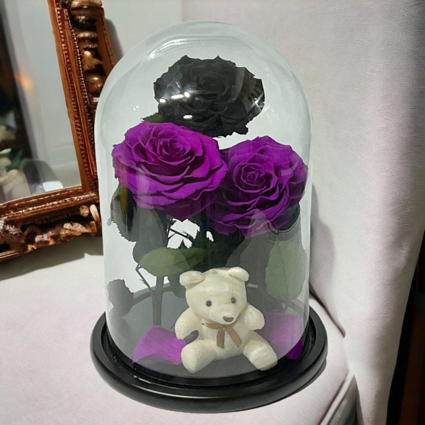 Set Elegant De 3 Trandafiri Criogenati În Cupolă De Sticlă Cu Blat Din Lemn Negru - Trandafir - Criogenat.ro