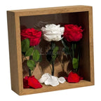 Tablou Cu 3 Trandafiri Criogenați Simbol Al Iubirii Și Purității Realizat Manual Cu Petale Naturale Dimensiune 27x27 cm - Trandafir - Criogenat.ro
