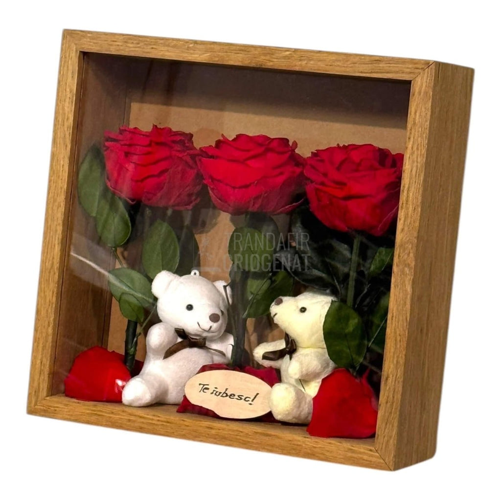 Tablou Elegant Cu Trandafiri Criogenați Roșii Și Urși De Plus Cadou Emoțional Pentru Iubire Dimensiuni 27x27 Cm - Trandafir - Criogenat.ro