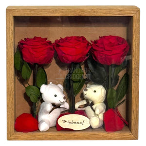 Tablou Elegant Cu Trandafiri Criogenați Roșii Și Urși De Plus Cadou Emoțional Pentru Iubire Dimensiuni 27x27 Cm - Trandafir - Criogenat.ro