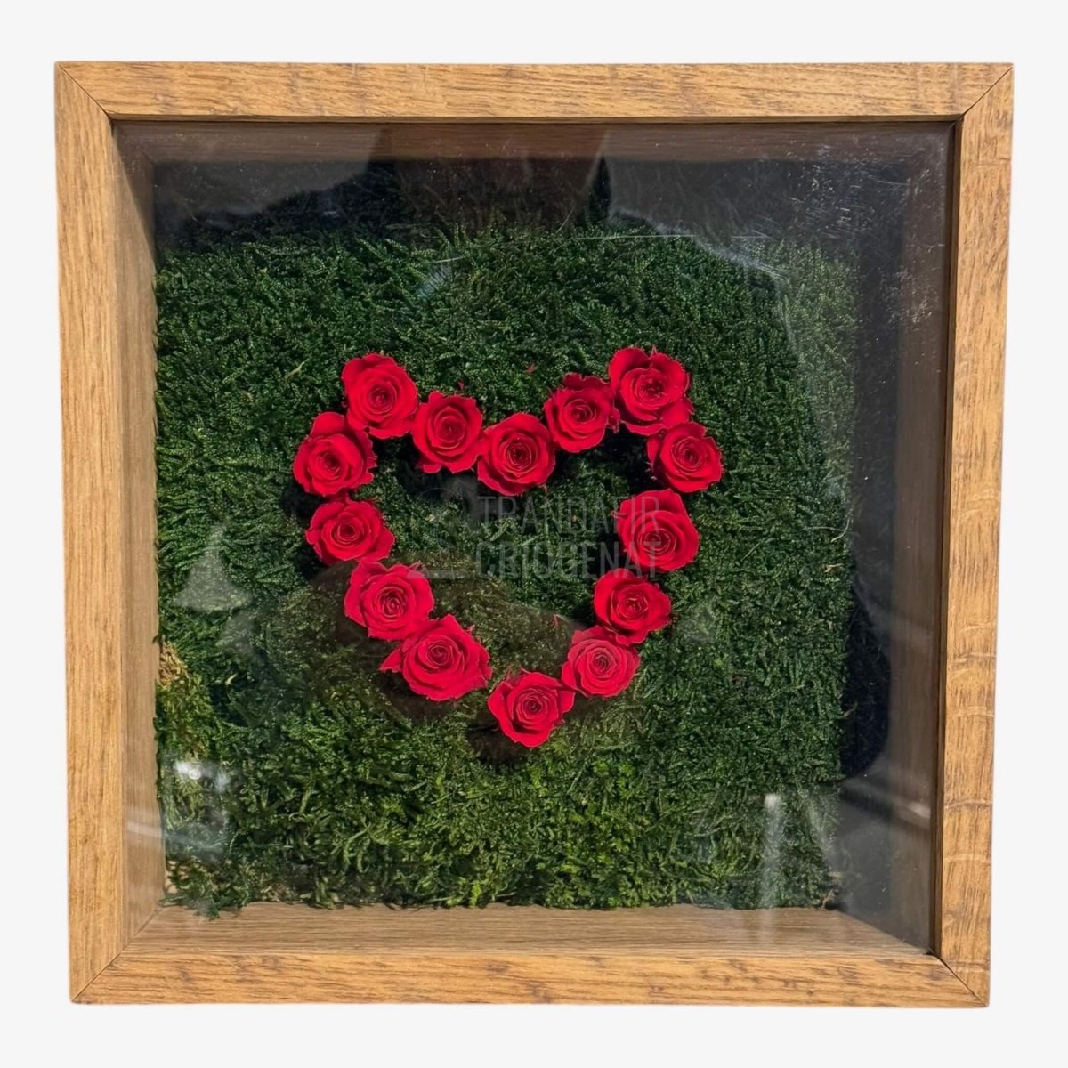 Tablou cu inimă din 14 trandafiri roșii și mușchi, 27 × 27 cm