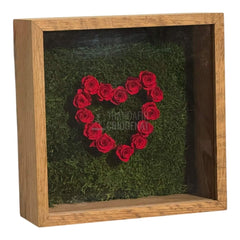 Tablou Inimă Cu Trandafiri Criogenați Și Mușchi Stabilizat Simbol Al Iubirii Nemuritoare 27x27cm - Trandafir - Criogenat.ro