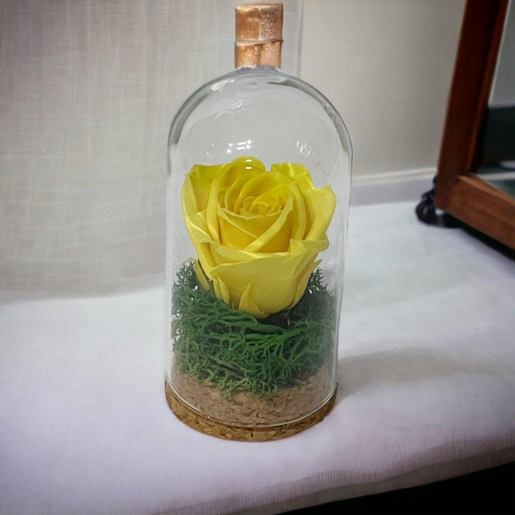 Trandafir Criogenat Galben În Cupolă De Sticlă 5x9,5 Cm Cadou Elegant Durabil - Trandafir - Criogenat.ro