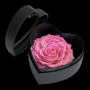 Trandafir Criogenat roz Ø9cm in cutie inima 13x13x8cm - Trandafir-Criogenat.ro